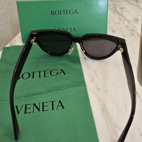 $525 Bottega Veneta BV1035S Black & Gold Cat Eye Sunglasses - Picture 2 of 11